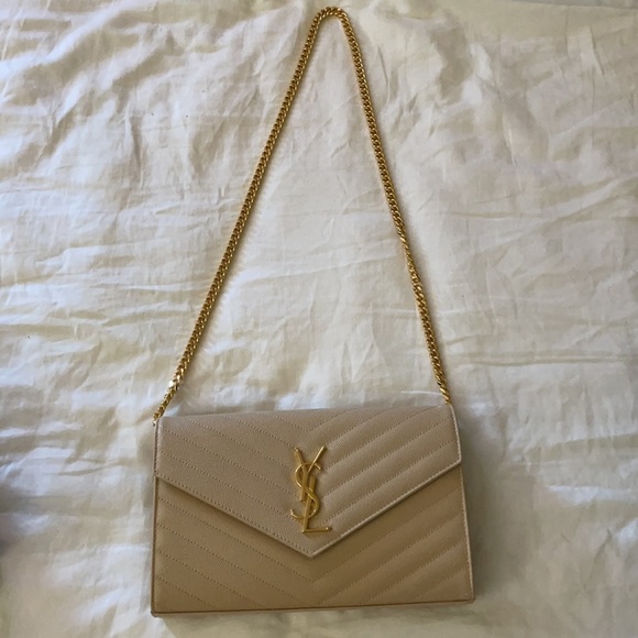 Envelop Chain Wallet In Grain Embossed Leather - Picture 10 of 10